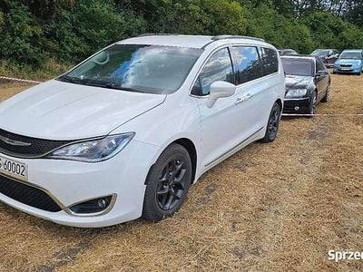 Biały Używany 2017 Chrysler Pacifica Minivan | 70 000 zł (Uczciwa cena)