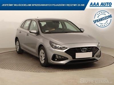 Używany Hyundai i30 120 KM (88 kW) 2022 Srebrny