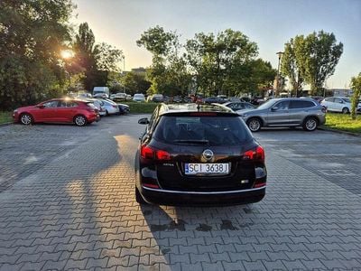 Brązowobeżowy Używany 2015 Opel Astra Sport Kombi | 22 000 zł (Uczciwa cena)