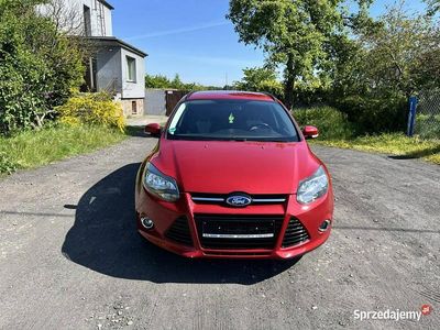 Wiśniowy Używany 2012 Ford Focus Kombi | 19 800 zł (Uczciwa cena)