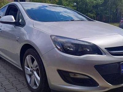 Używany Opel Astra 2013 Srebrny Sedan/Limuzyna