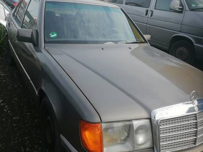 Używany 1990 Mercedes E300 | 10 000 zł