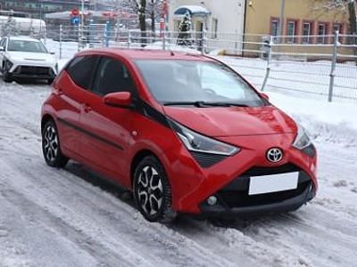 Używany Toyota Aygo 72 KM (52 kW) 2018 Czerwony Hatchback