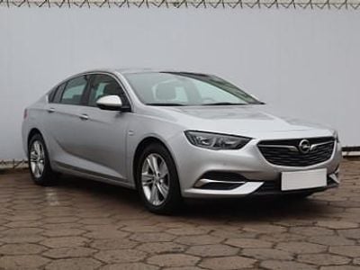 Używany Opel Insignia 165 KM (121 kW) 2020 Srebrny Hatchback