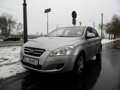 Używany Kia Ceed 109 KM (80 kW) 2009 Srebrny Hatchback