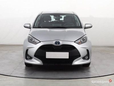 Używany Toyota Yaris Hybrid 2022 Srebrny Hatchback