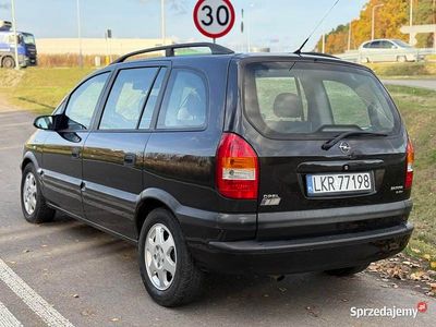Czarny Używany 2000 Opel Zafira Minivan | 4900 zł (Dość drogi)