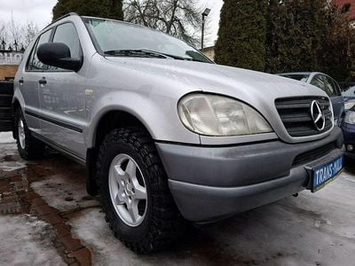 Używany Mercedes ML320 218 KM (160 kW) 2000 Srebrny (metalik) SUV
