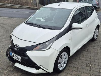 Używany Toyota Aygo 69 KM (50 kW) 2014 Biały Hatchback