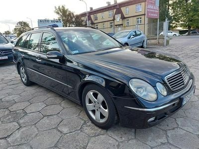 Czarny Używany 2005 Mercedes E220 Kombi | 16 500 zł
