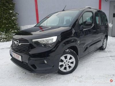 Używany Opel Combo 102 KM (75 kW) 2018 Czarny Kombi