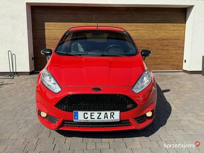 Używany Ford Fiesta ST 182 KM (133 kW) 2014 Czerwony (metalik) Hatchback