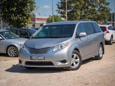 Srebrny Używany 2017 Toyota Sienna Minivan | 89 900 zł