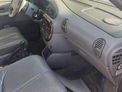 Zielony Używany 2000 Chrysler Voyager Minivan | 4000 zł