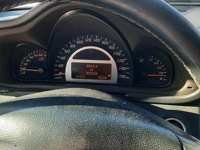 Używany Mercedes C180 2004 Srebrny Coupe