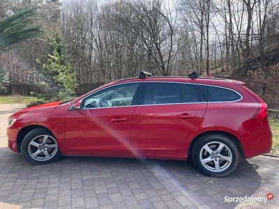 Używany Volvo V60 Momentum 181 KM (133 kW) 2014 Czerwony Kombi