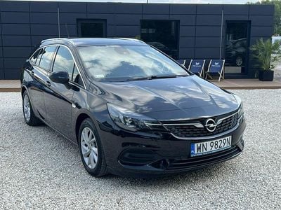 Czarny (metalik) Używany 2021 Opel Astra Elegance Kombi | 63 800 zł (Dość drogi)