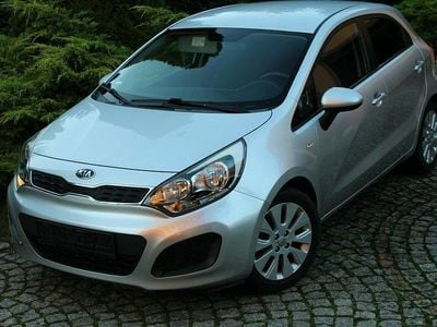 Srebrny Używany 2013 Kia Rio Hatchback | 23 600 zł (Uczciwa cena)