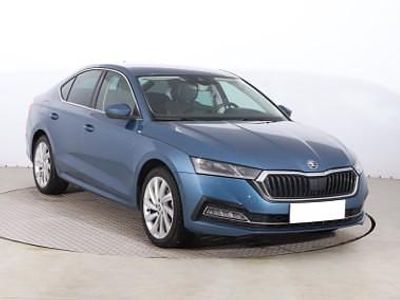 Używany Skoda Octavia 150 KM (110 kW) 2020 Niebieski Hatchback