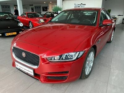 Używany Jaguar XE Prestige 180 KM (132 kW) 2016 Czerwony Sedan/Limuzyna
