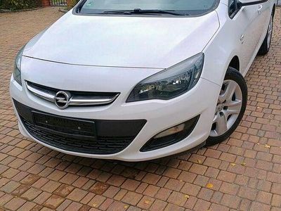 Biały Używany 2014 Opel Astra Kombi | 21 900 zł (Uczciwa cena)