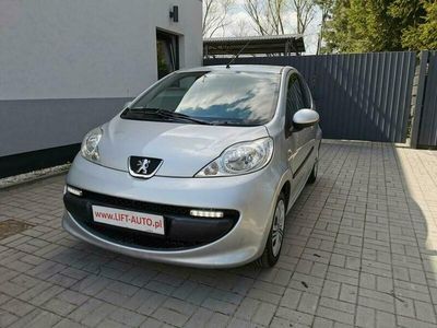 używany Peugeot 107 1dm 68KM 2005r. 143 000km
