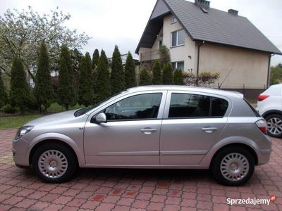 używany Opel Astra 1,4 benzyna 2004 r. 5 drzwi KLIMATYZACJA zarejestrowany