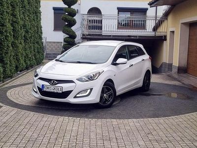 Biały (metalik) Używany 2013 Hyundai i30 Kombi | 27 900 zł (Uczciwa cena)
