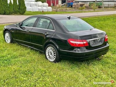Czarny Używany 2010 Mercedes E200 Avantgarde Sedan/Limuzyna | 9900 zł