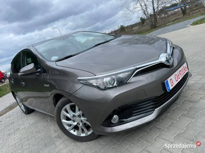 używany Toyota Auris Hybrid 