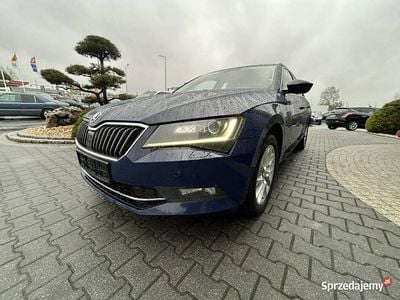 Używany Skoda Superb 150 KM (110 kW) 2017 Niebieski Kombi