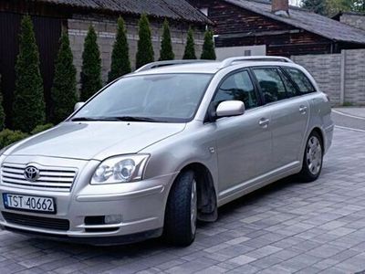 używany Toyota Avensis kombi