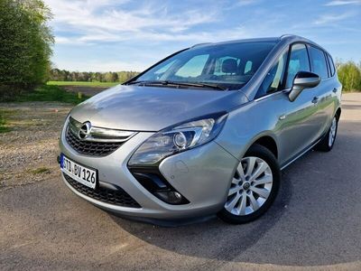 używany Opel Zafira 2dm 195KM 2014r. 153 211km