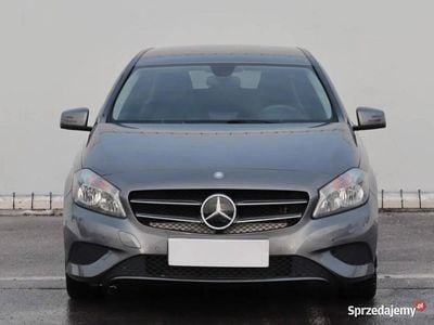 Szary Używany 2014 Mercedes A180 Hatchback | 47 999 zł (Uczciwa cena)
