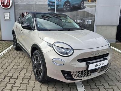 Nowe Fiat 600 La Prima 145 KM (106 kW) 2025 Lakier metalizowany kremowy cappucino z dachem w kolorze czarny cinema Hatchback