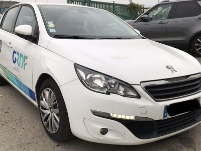 Używany Peugeot 308 100 KM (73 kW) 2015 Biały Sedan/Limuzyna