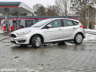 Używany Ford Focus Trend 105 KM (77 kW) 2018 Srebrny Sedan/Limuzyna