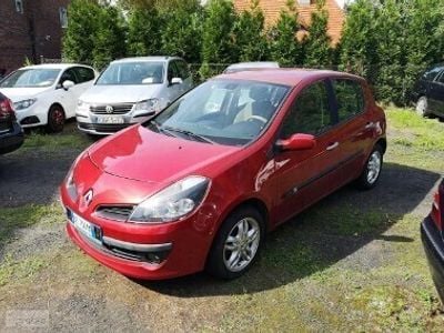 Bordowy Używany 2005 Renault Clio III Hatchback | 8700 zł