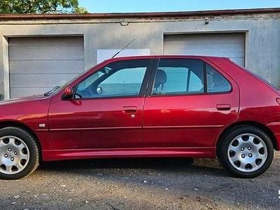 Bordowy Używany 2001 Peugeot 306 Premium Hatchback | 8400 zł