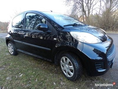 Używany Peugeot 107 68 KM (50 kW) 2011 Czarny Hatchback