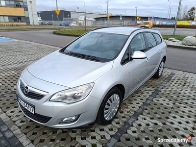 używany Opel Astra Astra J Kombi 1.7CDTI 110 KMKombi 1.7CDTI 110 KM