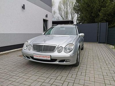Srebrny (metalik) Używany 2005 Mercedes E280 Elegance Kombi | 19 900 zł