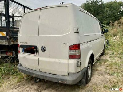 używany VW T5 2010 uszkodzony silnik