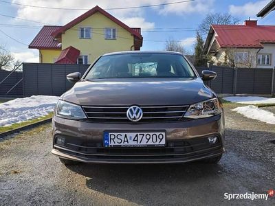 Używany VW Jetta 2015 Beżowy Sedan/Limuzyna