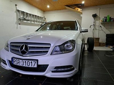 Używany Mercedes C200 2011 Biały Kombi