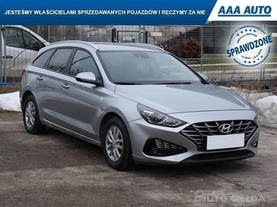 Używany Hyundai i30 120 KM (88 kW) 2022 Srebrny