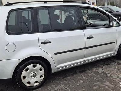 Srebrny Używany 2018 VW Touran Minivan | 6450 zł