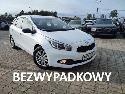 Używany Kia Ceed 110 KM (80 kW) 2014 Biały Hatchback