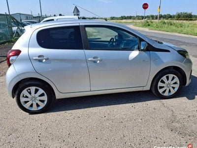 Używany Peugeot 108 72 KM (52 kW) 2020 Srebrny Hatchback