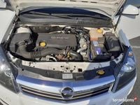 Używany Opel Astra Edition 2010 Biały Kombi